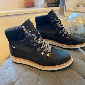 Toms sneakers / boots 6.5